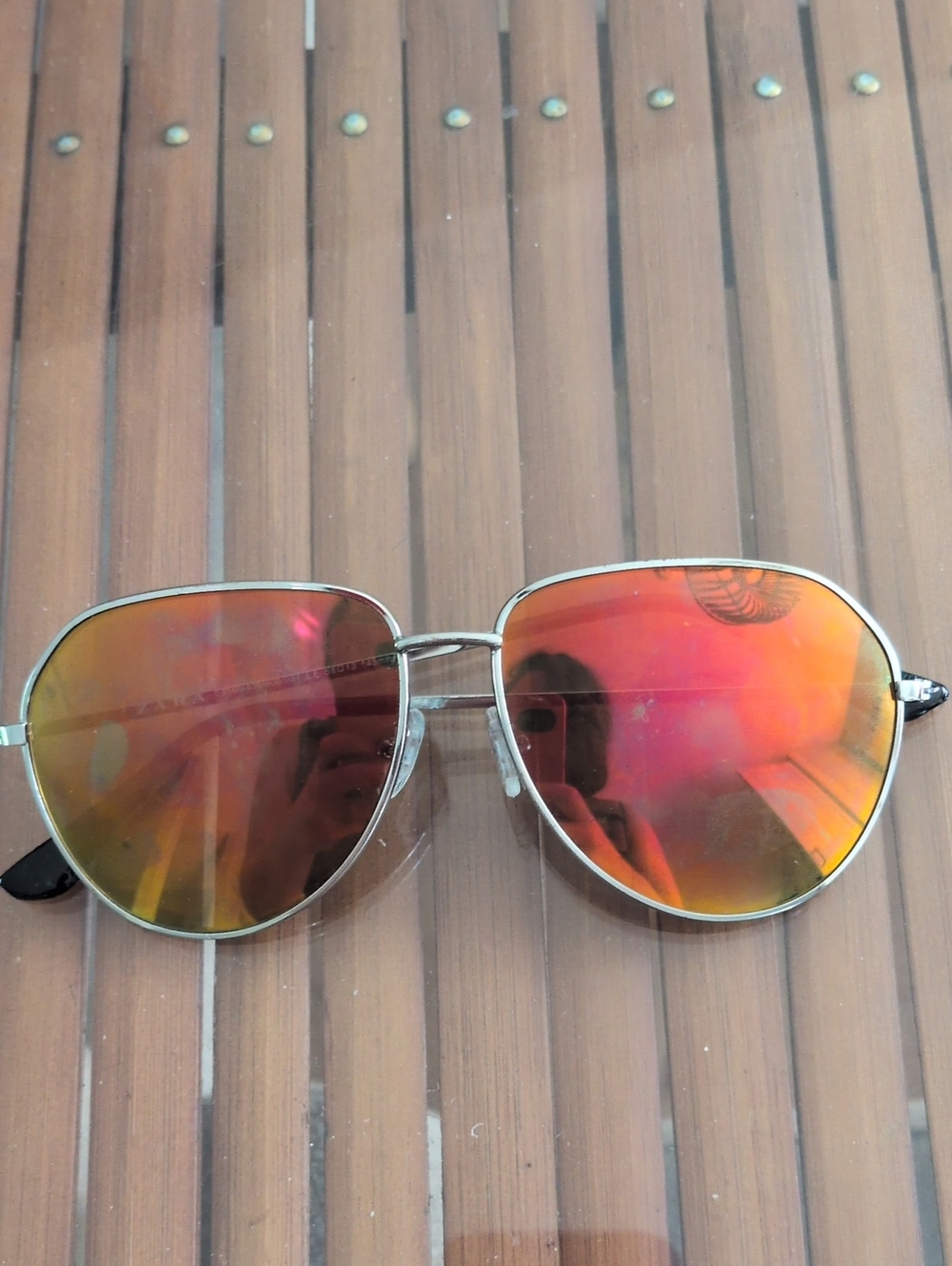 Aviator-Style Men’s Sunglasses with Red-Orange Mirrored Lenses